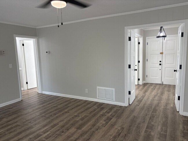 Building Photo - 3321 Ridgefield Dr