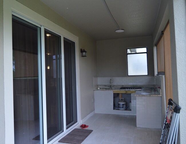 Building Photo - 10603 New Morning Dr
