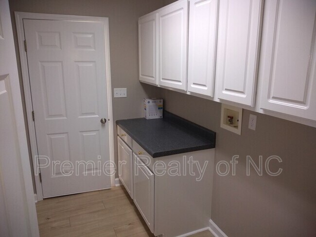 Building Photo - 156 Charleston Ridge Dr