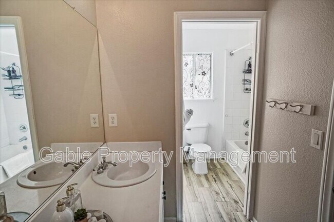 Building Photo - 27878 Amberwood Ln