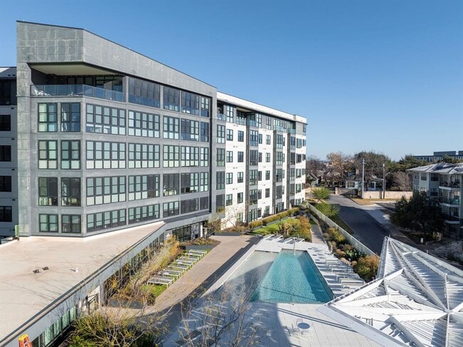 Building Photo - 800 Embassy Dr