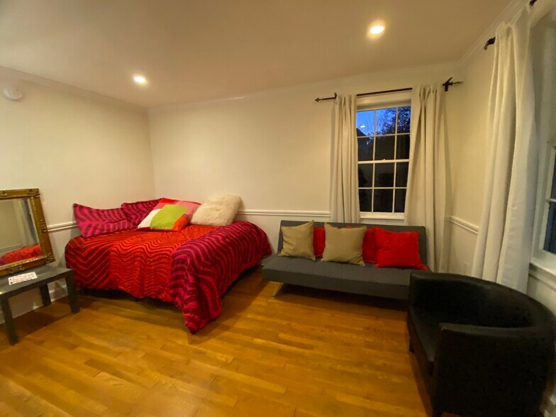 Building Photo - 4427 Nebraska Ave NW