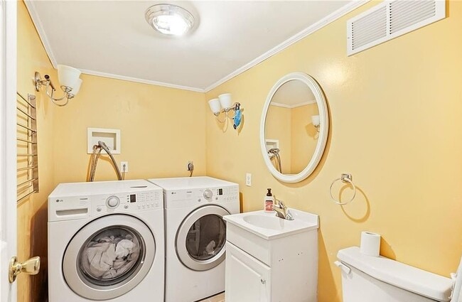 Building Photo - 3 Mary Dr