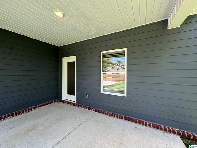 Building Photo - 1728 Windsor Hl Ln