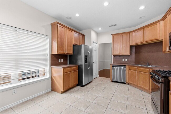 Building Photo - 4914 Trailing Clover Ct