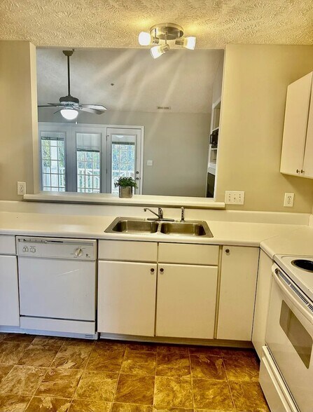 Building Photo - 360 Bubble Creek Ct