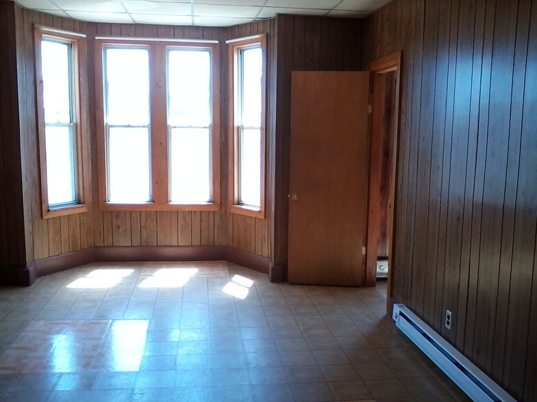 Building Photo - 96 Bennington St