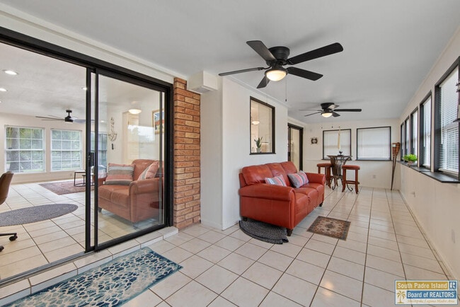 Building Photo - 421 Mesquite Dr