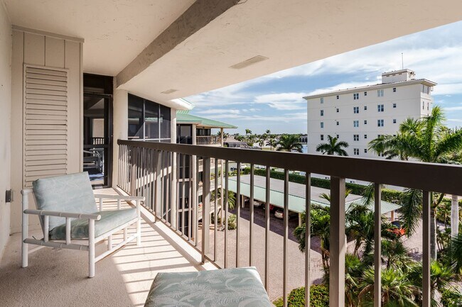 Building Photo - Tropical isle