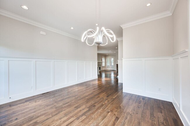 Building Photo - Stunning 4BE/3.5BA home in the heart of Green Hills!