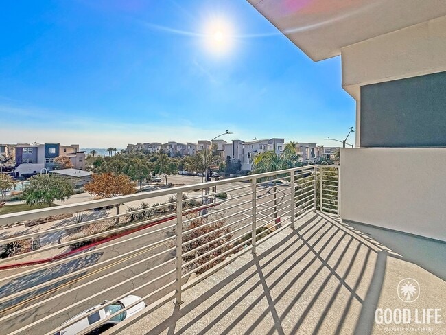 Building Photo - 3B/2BA Home with Private Elevator & Mountain Views!