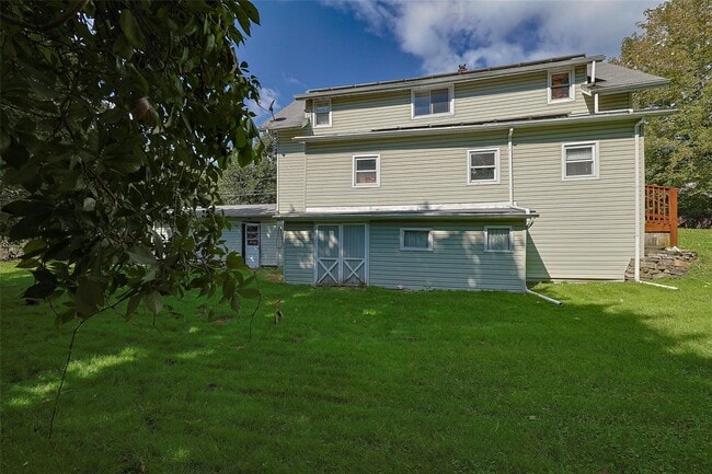Building Photo - 18 Maples Ln