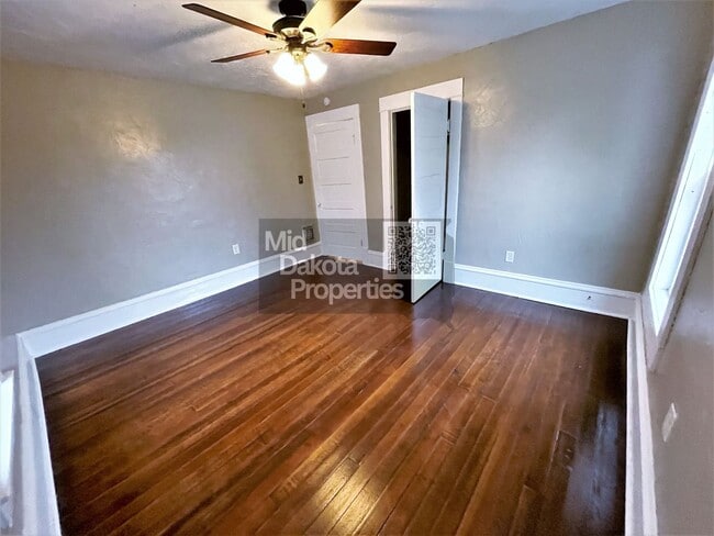 Building Photo - 700 S Wisconsin- 3 bedroom house