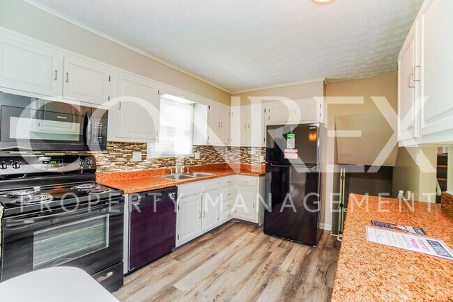 Building Photo - Beautiful 3 Bedroom Multi Level Home in Co...