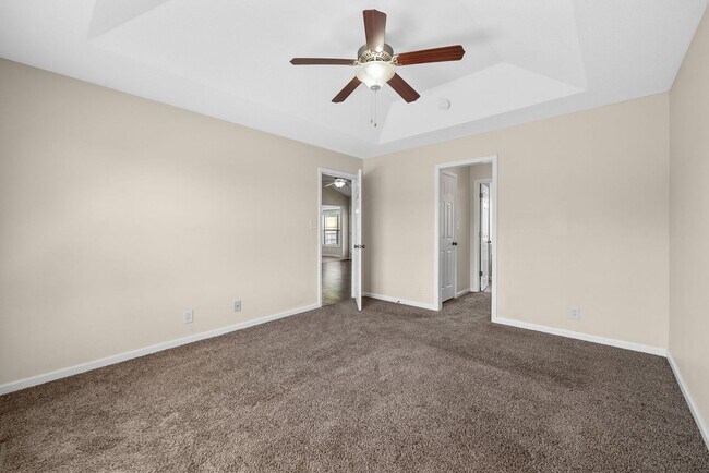 Building Photo - Large home ready for you to call home today!