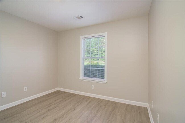 Building Photo - 608 Mickelson Way