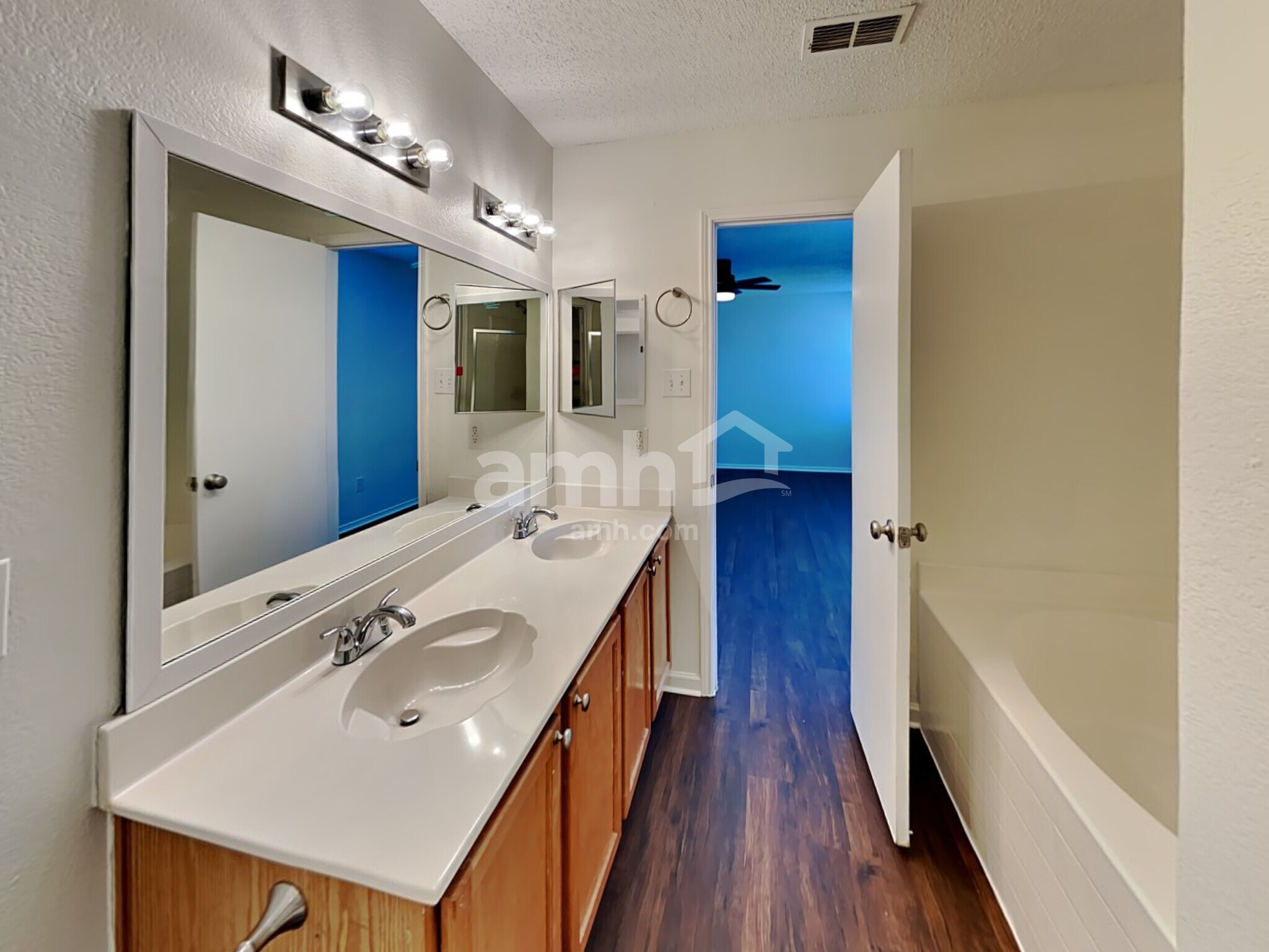 Building Photo - 14847 Canyon Ridge Dr