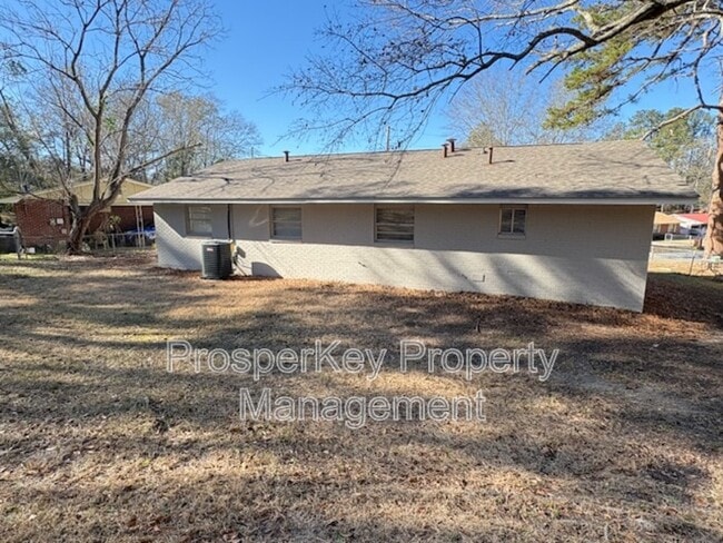 Building Photo - 2236 Danbury Dr