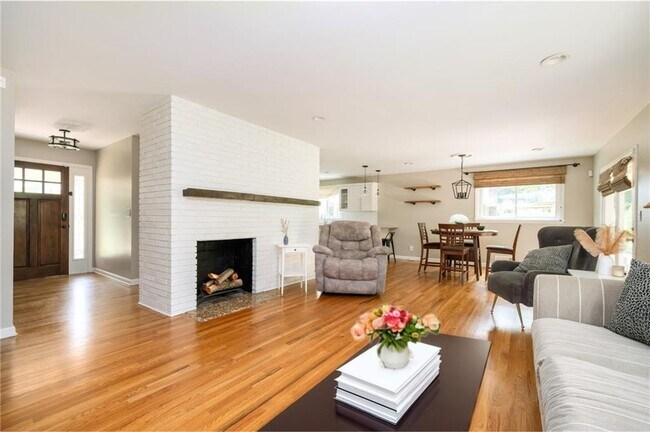 Building Photo - 3850 Beya Way