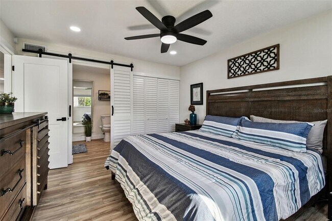 Building Photo - 9032 Mission Oaks Blvd