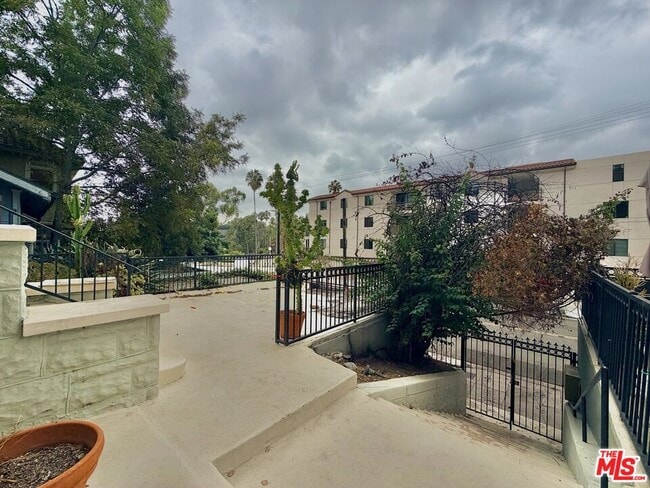 Building Photo - 1110 Echo Park Ave