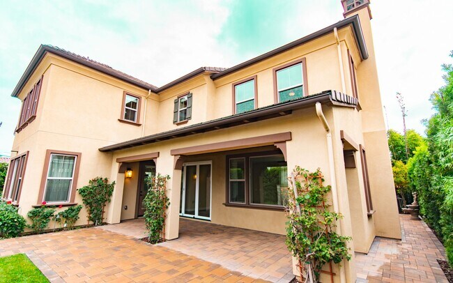 Building Photo - Spacious Home in Great Olde Carlsbad Locat...