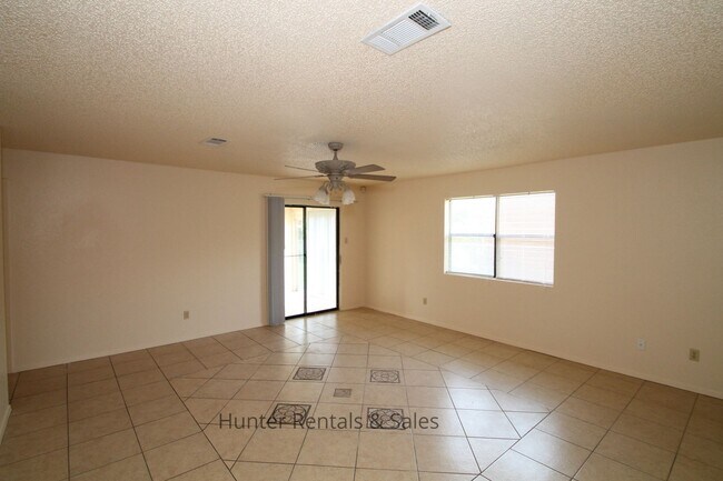 Building Photo - Winfield Estates!