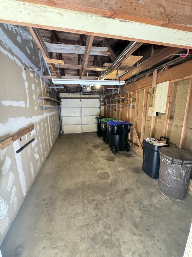 Building Photo - 2708 Armstrong Ave