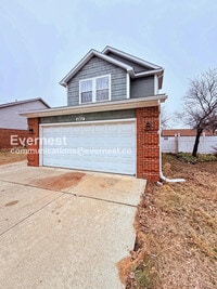 Building Photo - Spacious 3 Bed, 2.5 Bath Home with Fenced Yard and Attached Garage