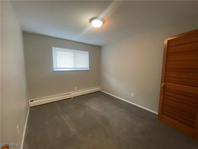 Building Photo - 1450 Riverside Dr