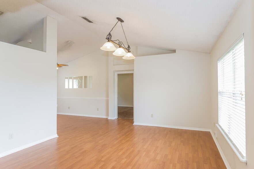 Building Photo - 7624 Pilgrims Trace Dr