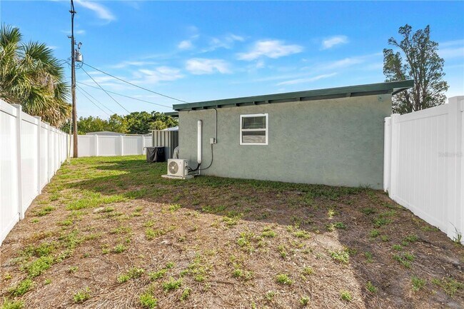 Building Photo - 7599 Meadowlawn Dr N