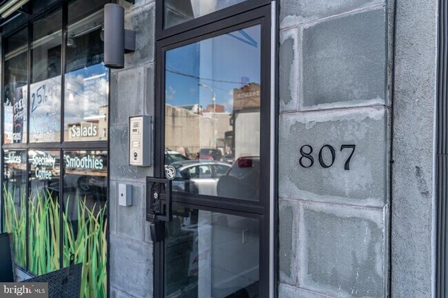 Building Photo - 807 N 2nd St