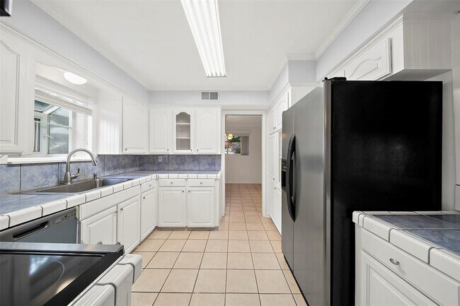 Building Photo - 5215 Cheena Dr