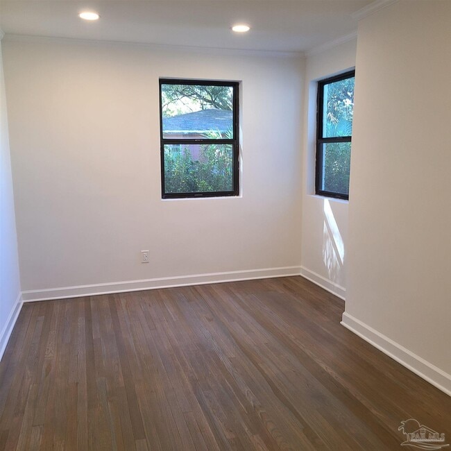 Building Photo - 1301 W Lee St