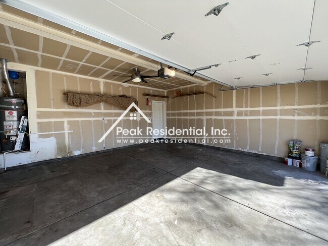Building Photo - Spacious 4bd/2.5ba Rocklin Home with 2 Car...