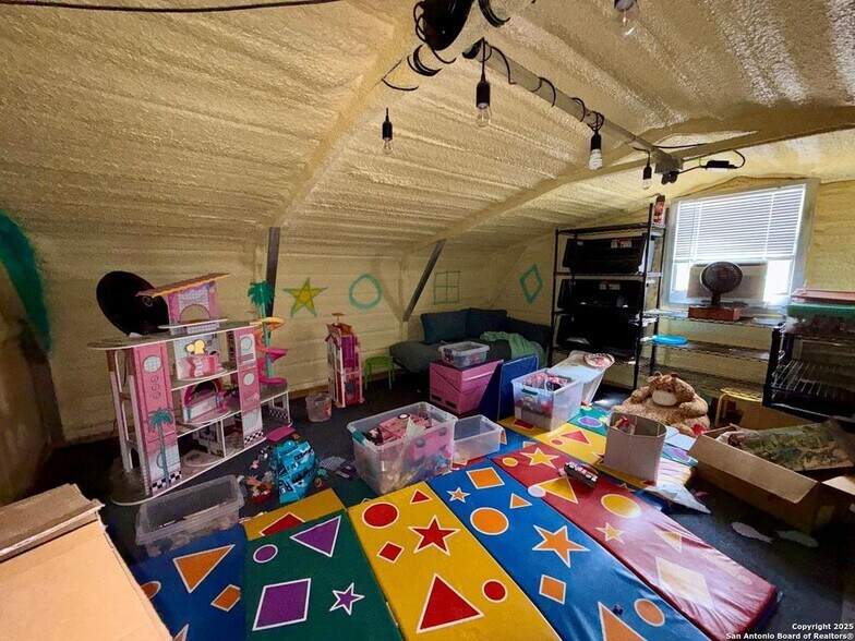 Building Photo - 1224 Campfire