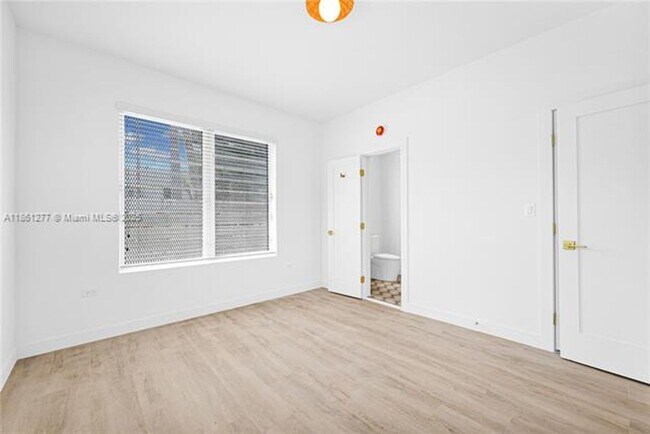 Building Photo - 641 10th St
