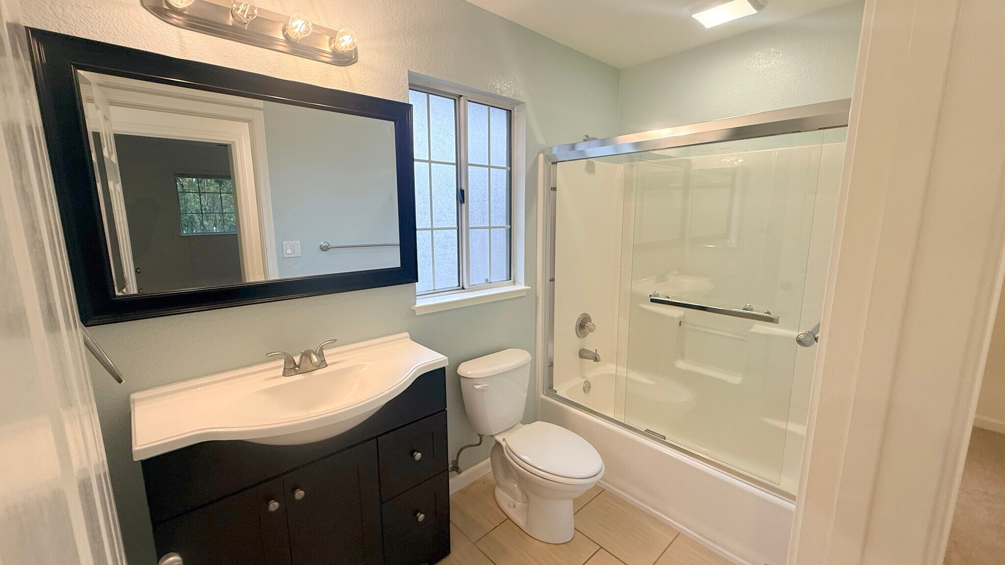 Building Photo - 1013 Woodside Rd