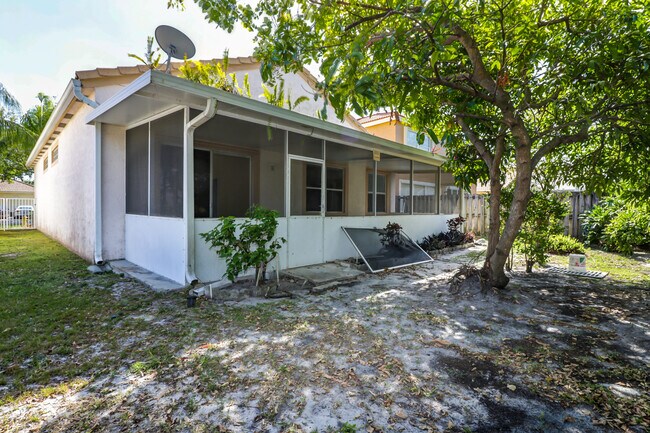 Building Photo - Newly Remodeled 3/2 in Cooper City