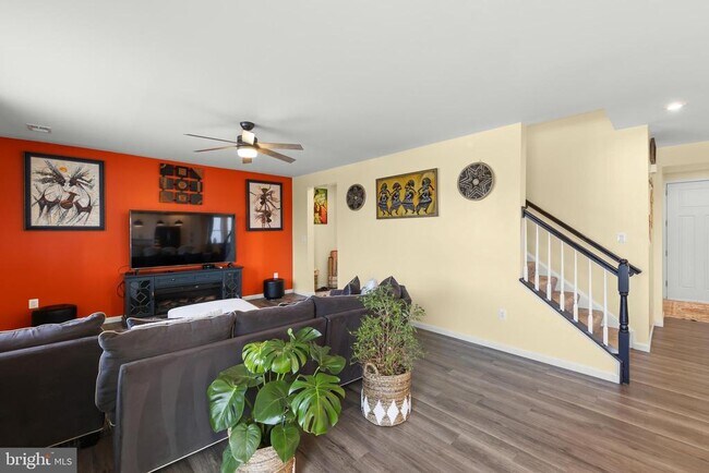 Building Photo - 124 Lenore Ln