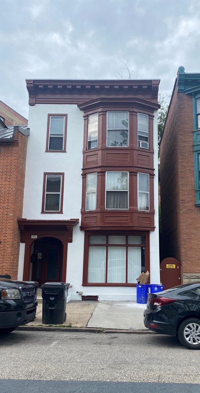 Building Photo - 610 N 2nd St