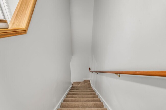 Building Photo - 114 Cove Rd