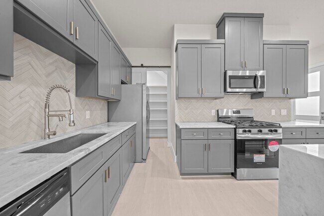 Building Photo - 4525 Davenport St