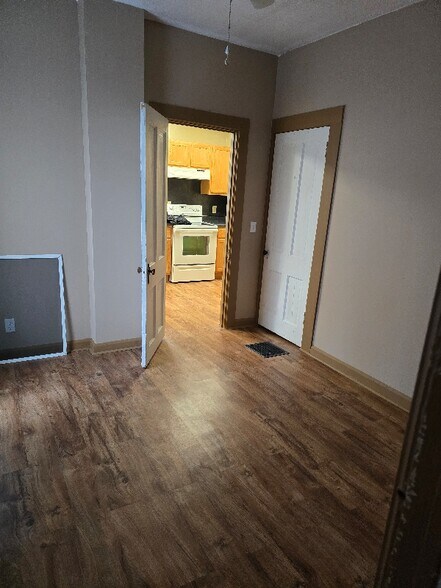 Building Photo - 308 W Maple St