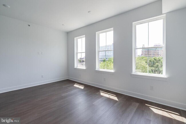 Building Photo - 813 N Broad St