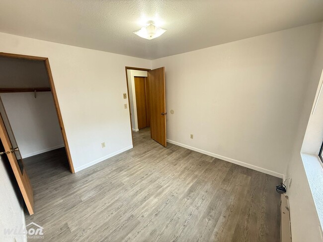 Building Photo - 1206 S Voelker Ave