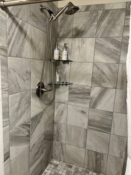 Building Photo - 535 Willow Rd