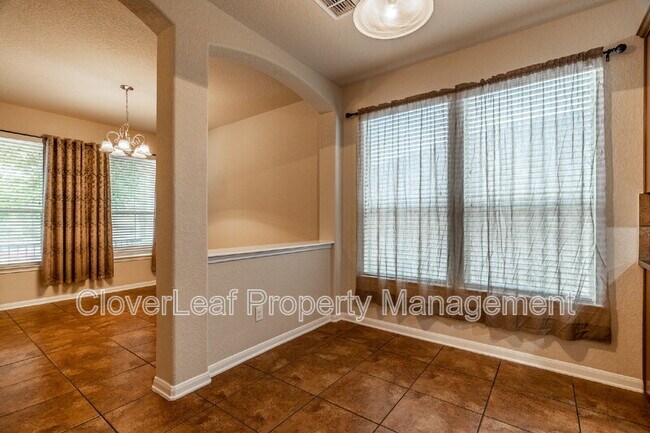 Building Photo - 5420 Nutmeg Tr