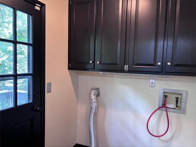 Building Photo - 2408 Crooked Tree Ct NE